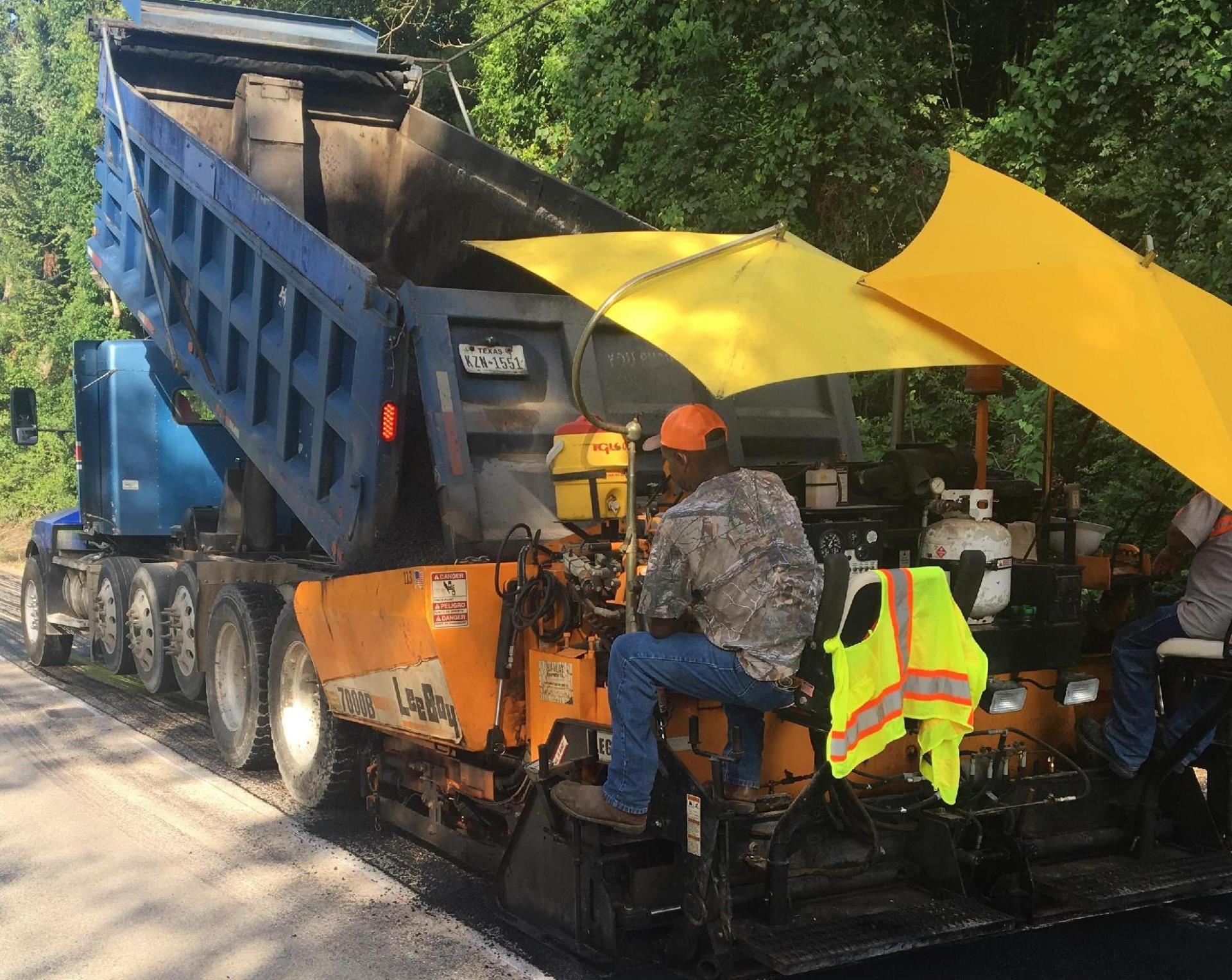 Laying asphalt