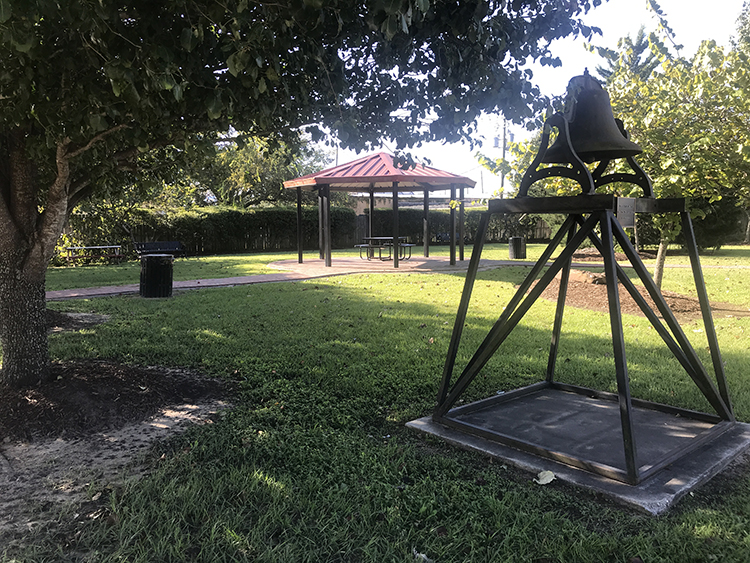 Pocket Park - table under pavilion